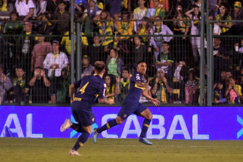 Boca fue práctico, dejó a Defensa con las manos vacías y ayudó a la Academia
