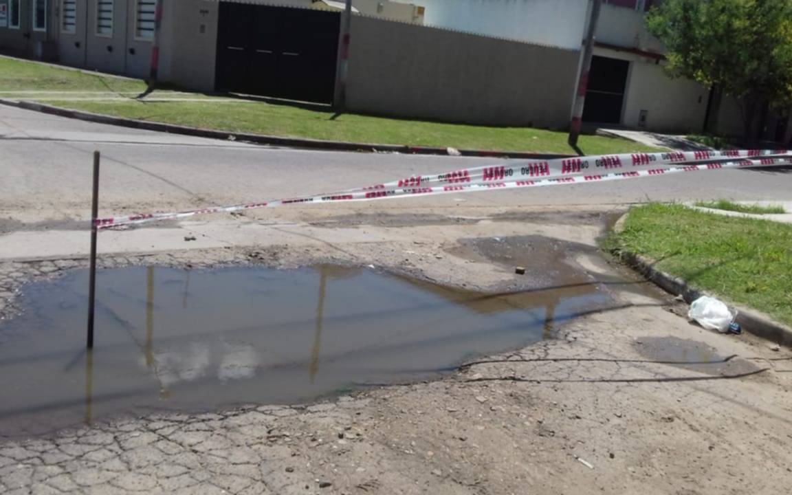 Renuevan reclamo por enorme bache en 119, 83 y 84