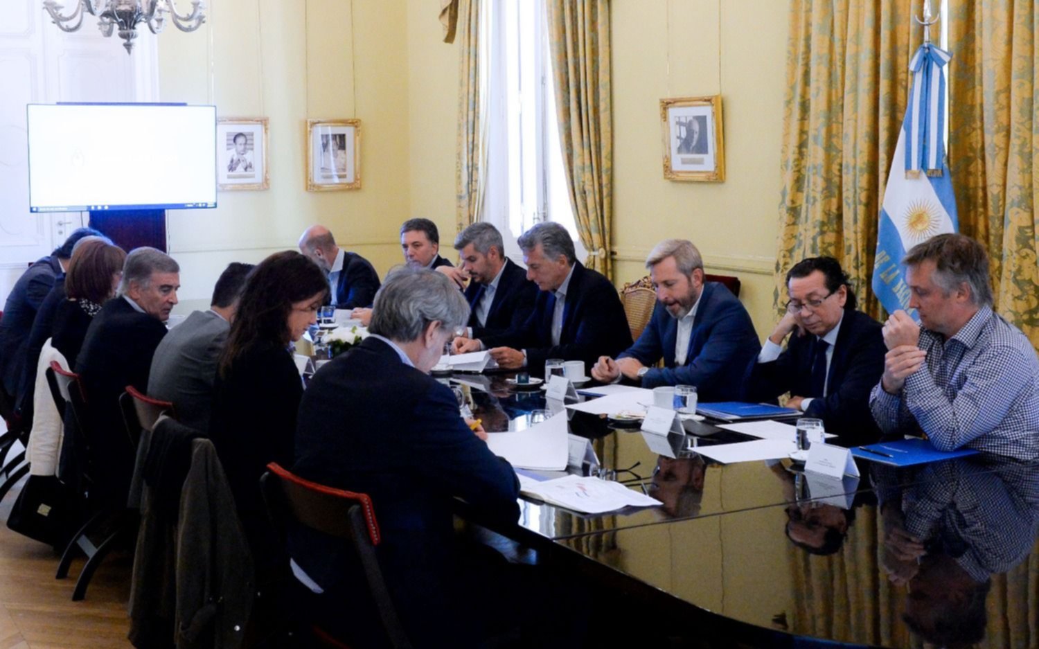 Macri: "la economía empieza a ordenarse"