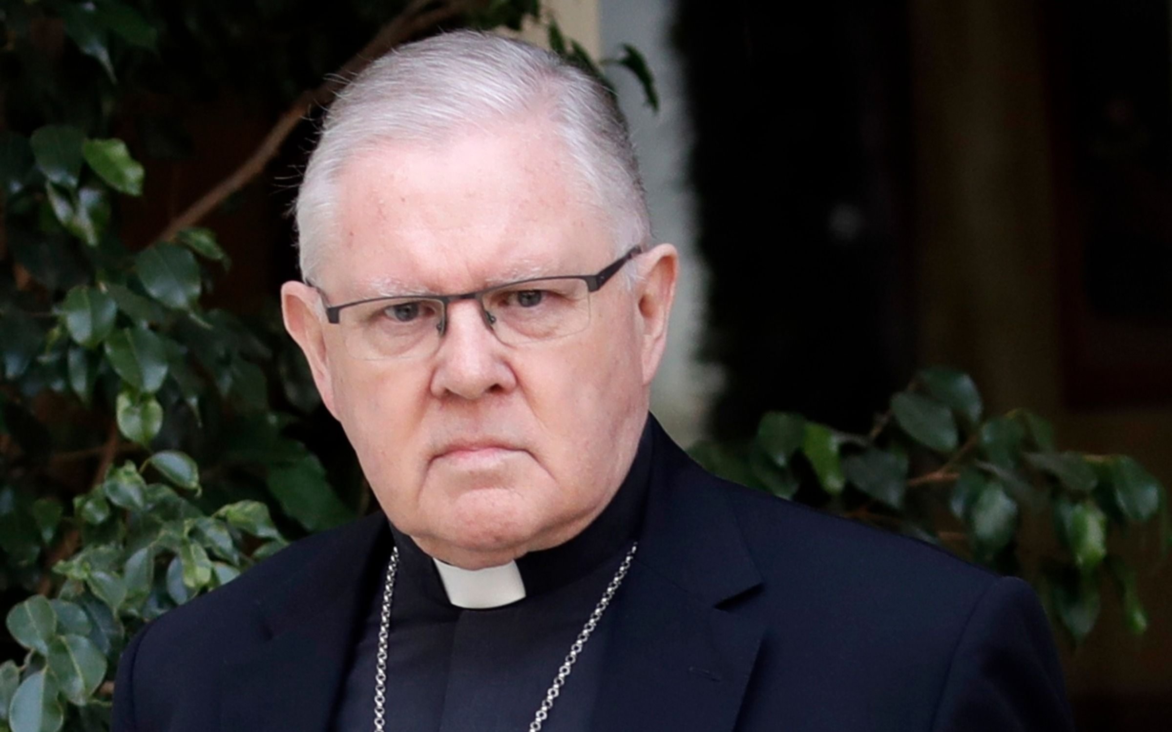Condenan al cardenal Pell y el Vaticano lo separa y le prohíbe tener contacto con chicos