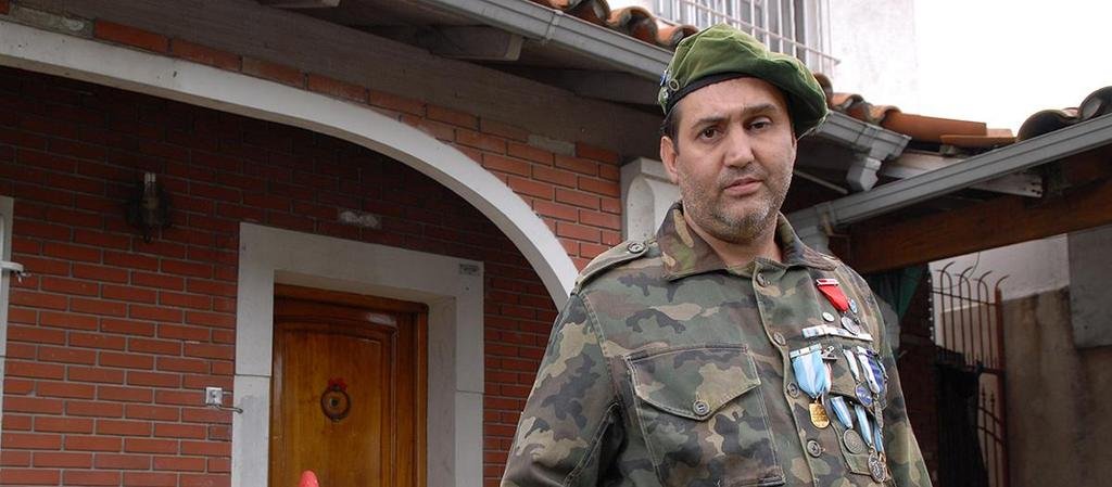 Disputa por el casco baleado de un soldado platense en Malvinas