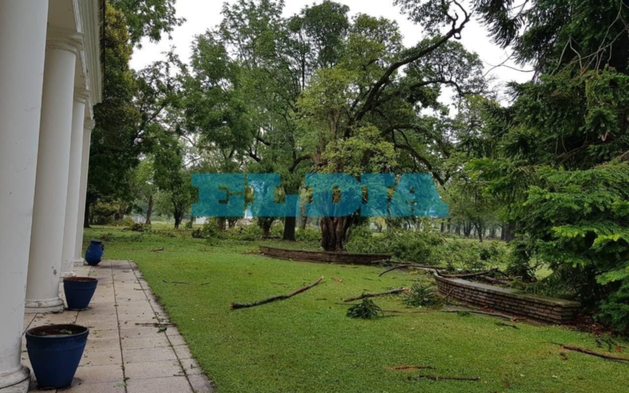 El temporal pegó fuerte en Estancia Chica y se realizan reparaciones