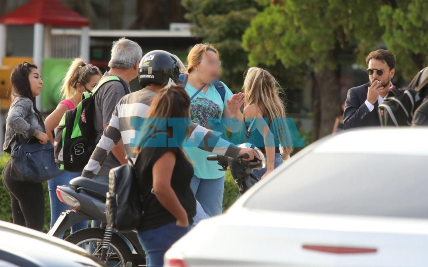 Dramática pelea a los golpes a pocos metros de la Municipalidad