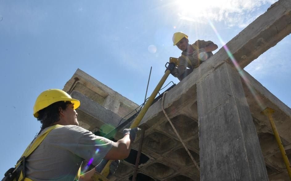 Adelantan el aumento del salario mínimo previsto para junio: se aplicará en marzo