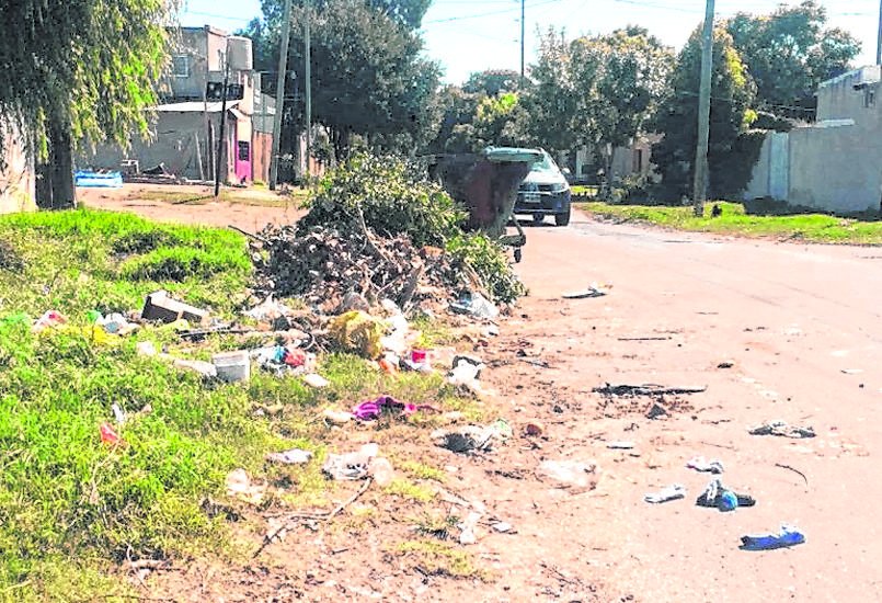En un sector de Ringuelet se sienten “tapados de basura”