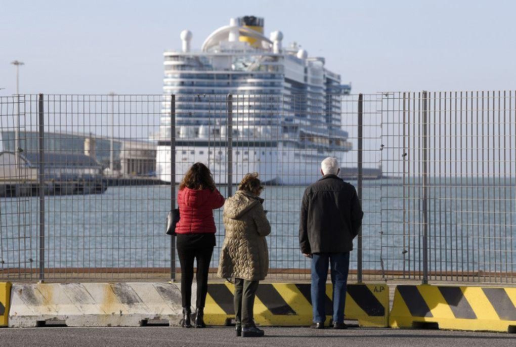 Tras descartar contagio, permitieron desembarcar al crucero Costa en Italia