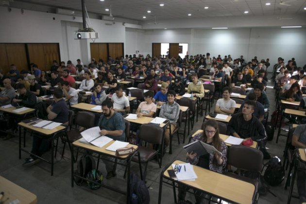 Mas Mujeres Se Inscriben En Ingenieria E Informatica Pero Siguen