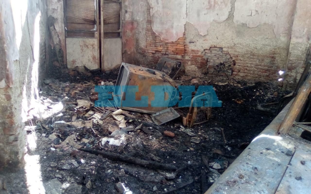 Alarma por el voraz incendio de una casona en diagonal 77 y 41