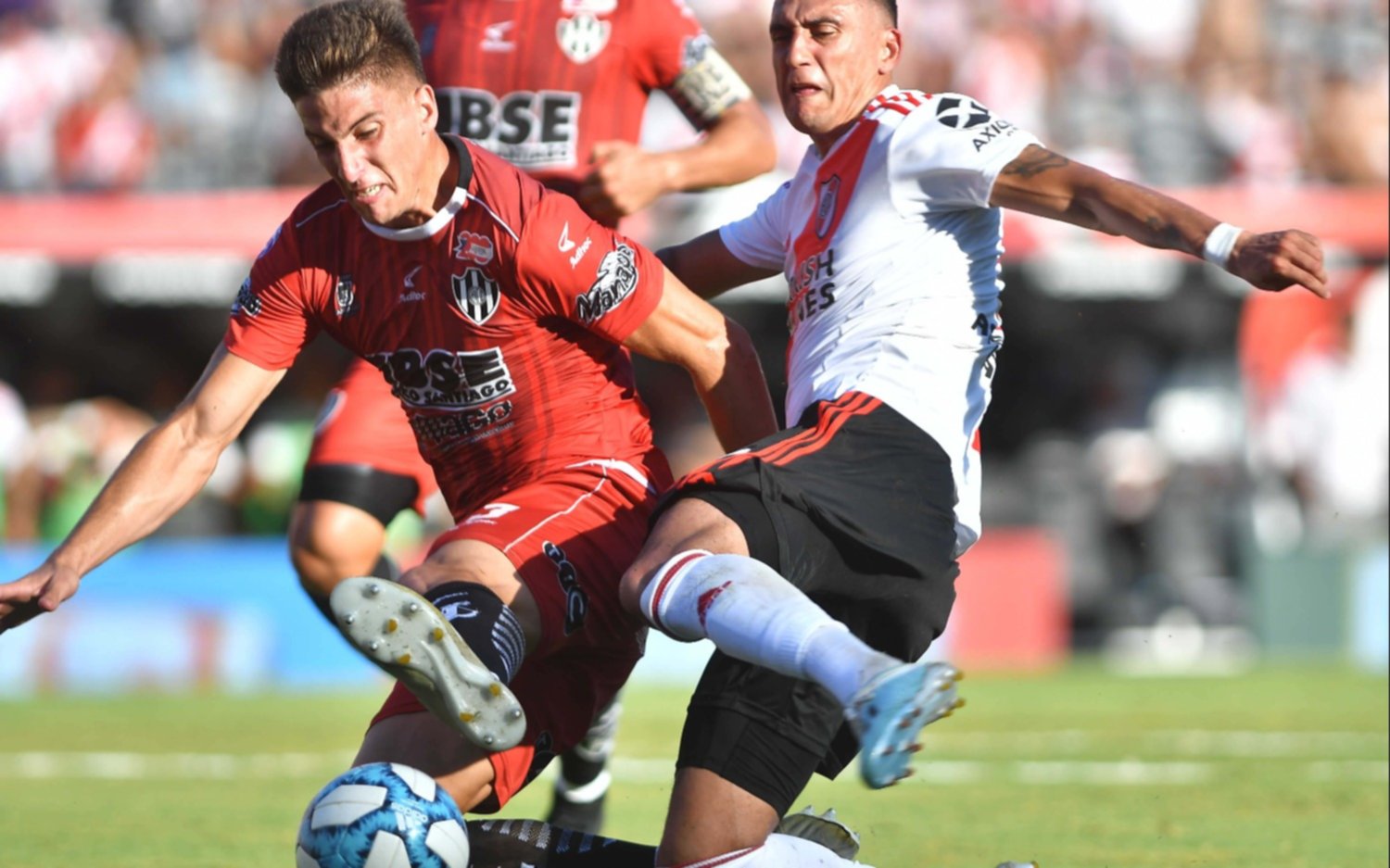 River le ganó a Central Córdoba y se afirmó en la punta