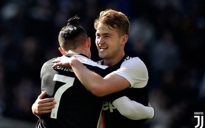 Juventus goleó a Fiorentina para consolidarse arriba en Italia