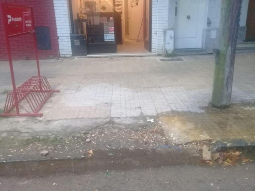 En 11 y 42 están sin agua por una pérdida en la calle