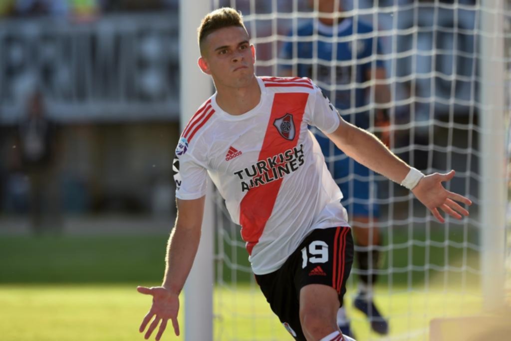 Con uno menos, River le ganó a Central Córdoba y dio otro paso camino al título que le falta