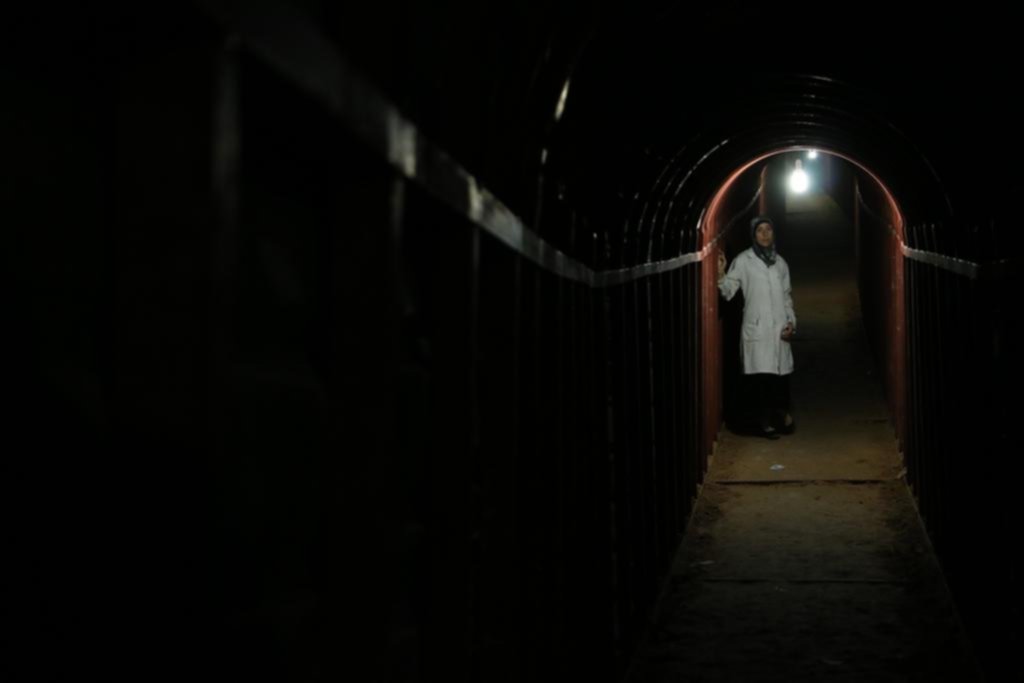 “The Cave”: el documental nominado al Oscar y filmado mientras caían las bombas