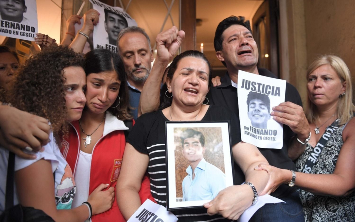 Gesell: la fiscal ya tiene la pericia de los celulares y trascendió que un rugbier filmó parte del ataque