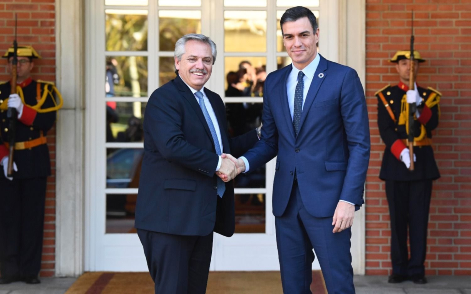 Alberto Fernández se reunió con Pedro Sánchez y con el rey Felipe VI