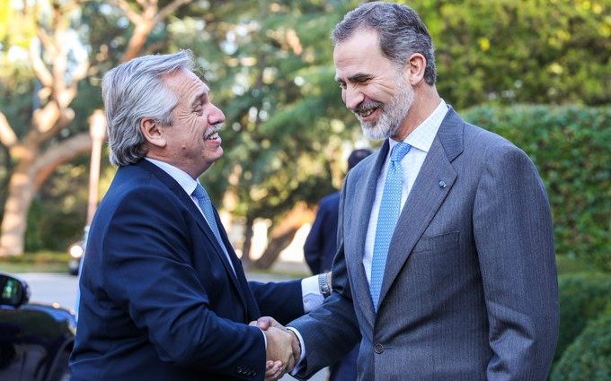 El presidente agradeció el "sincero apoyo" de España tras reunión con el rey Felipe VI