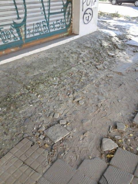 Caminar por la vereda de 6 y 64, misión imposible