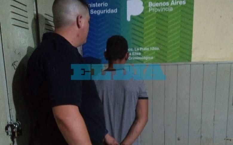 Cayó un joven en Villa Elisa acusado de cometer varios asaltos con la modalidad "motochorro"