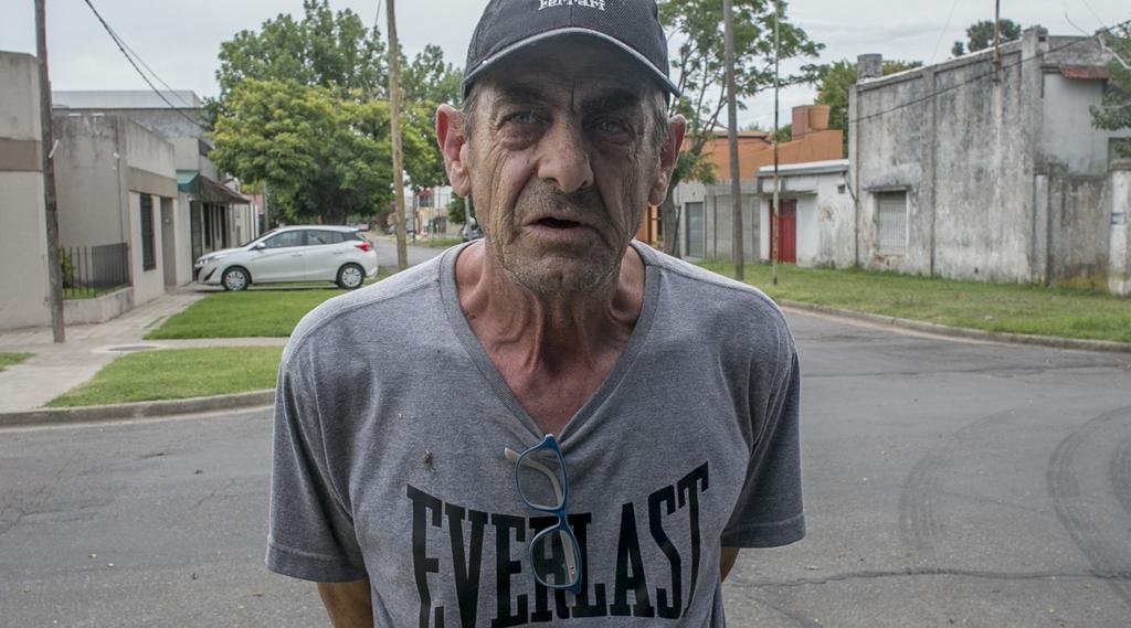 Se llevaron 400 mil pesos y todo lo que vieron: hasta una camiseta del “Ruso” Prátola