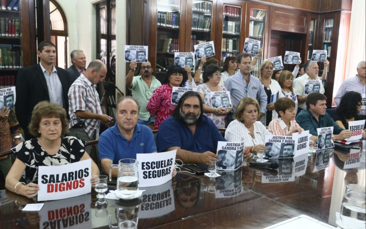 Provincia: convocan a paritarias a docentes y estatales para el lunes 10 y las clases tienen fecha de inicio