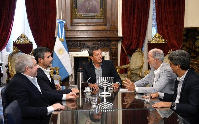 Massa y la DAIA acordaron "trabajar juntos" para "erradicar el discurso del odio" de la sociedad