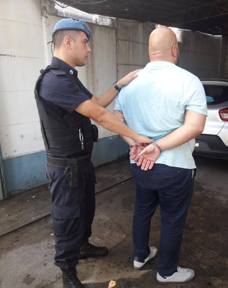 Un sindicalista detenido por atacar a golpes y lesionar a la ex tras interceptarla en la calle