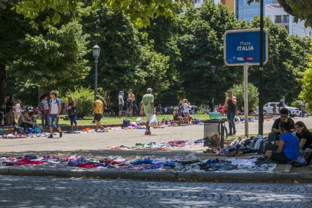 Plaza Italia Es La Nueva Meca De Los Ambulantes Platenses La