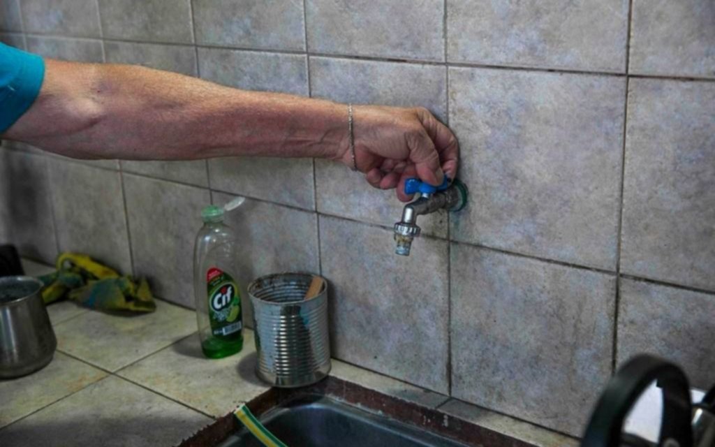 Hartazgo vecinal en distintos sectores de la Región por cortes de agua y baja presión