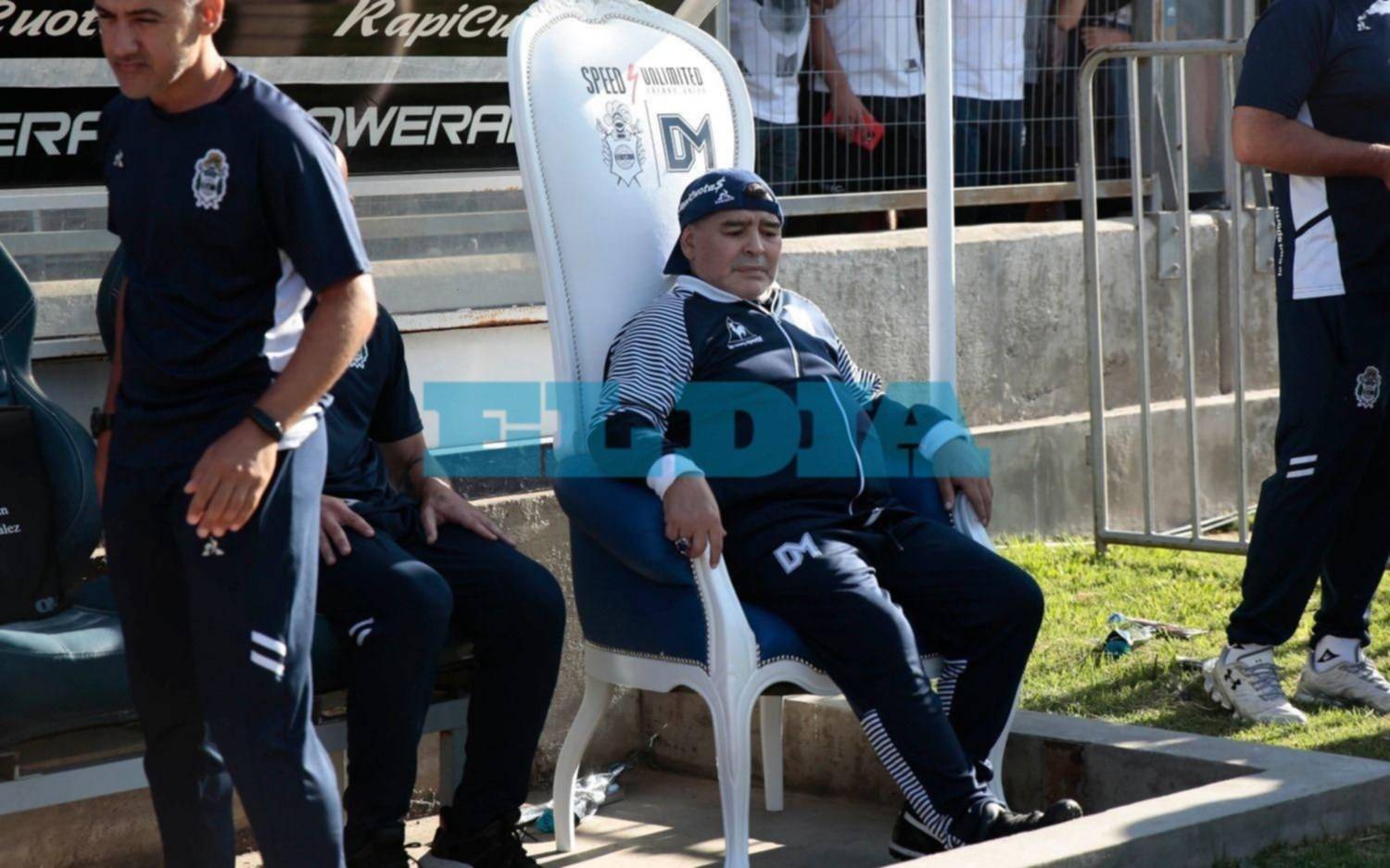 Otro sillón firmado en el Bosque, que también será subastado