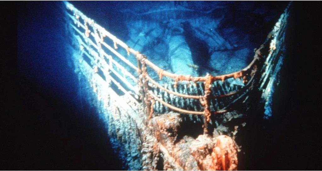 Aseguran que un submarino británico chocó al Titanic y que EE.UU. lo ocultó