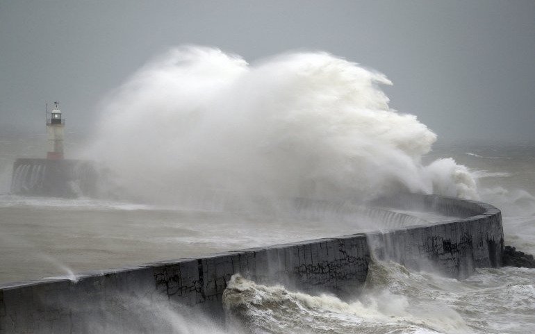 La tormenta "Ciara" se ensaña con el oeste de Europa