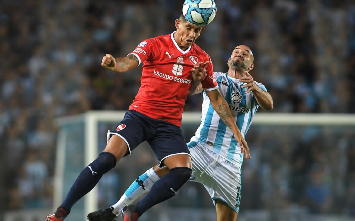 Racing venció a Independiente en un clásico accidentado