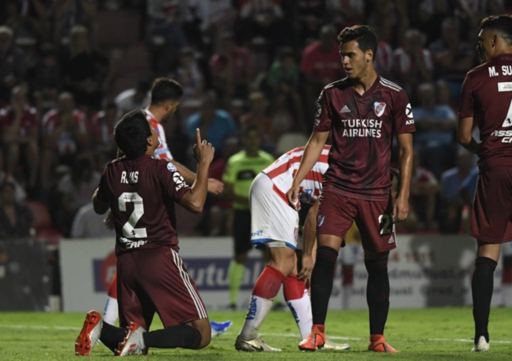 River sigue a tres puntos
