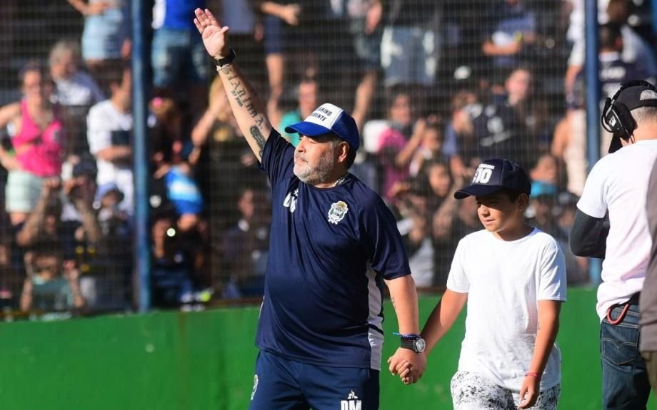 ¿Sin homenaje para el Diez?: Rosario Central recibirá a Maradona "como a un técnico más"