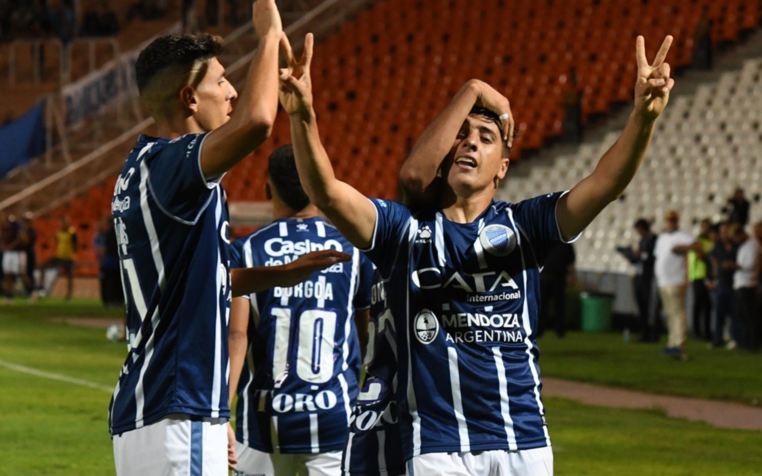 Godoy Cruz se reencontró con el triunfo ante un Huracán que no para de perder