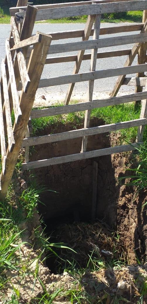 Cedió la tierra y se formó un pozo de 2 metros en 487 y 18