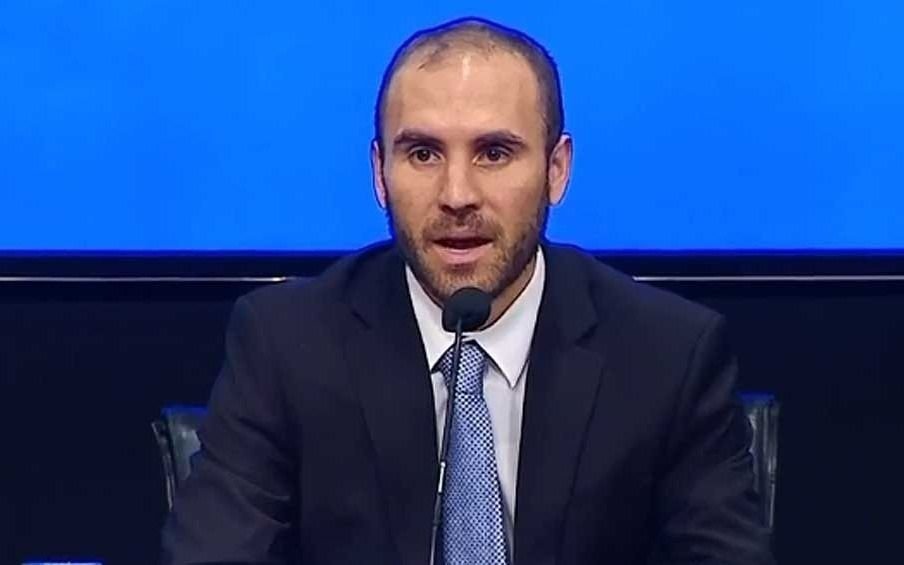 El Gobierno postergó el pago del bono AF20 tras el fracaso de la licitación y subió el dólar y el riesgo país