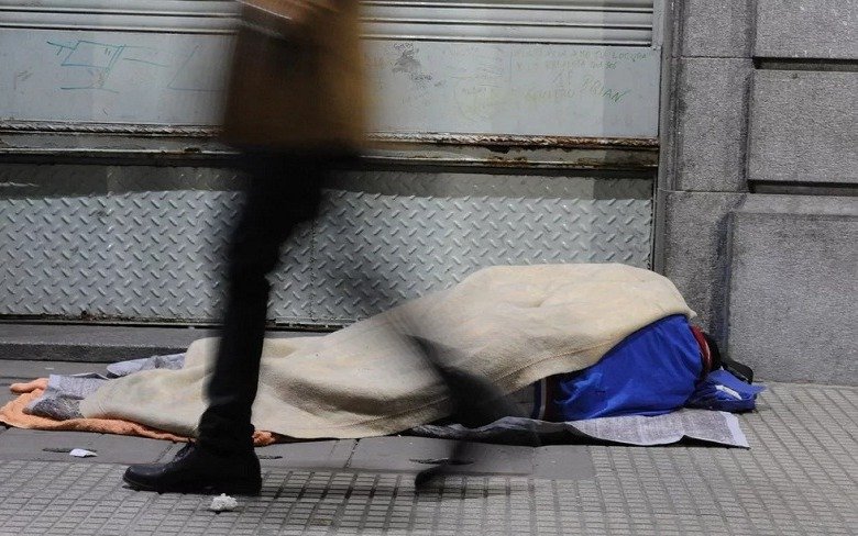 Un juez negó vivienda a un hombre en situación de calle pero ordena su capacitación laboral