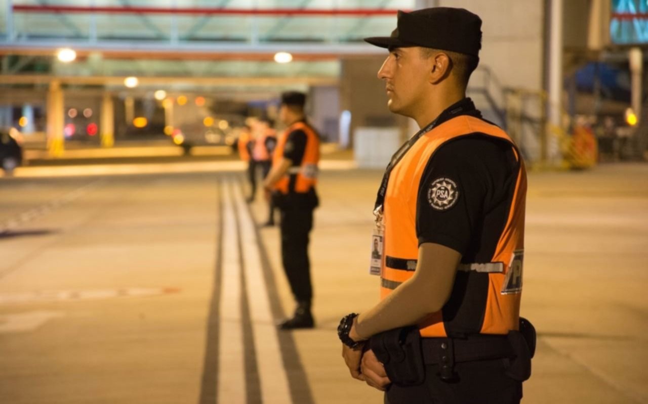 Con mayor presencia policial, intensifican los controles en el aeropuerto de Ezeiza