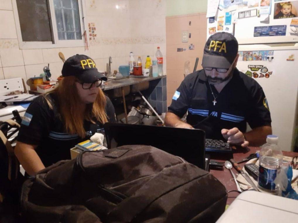Lo acusan por distribuir pornografía infantil e investigan si la producía