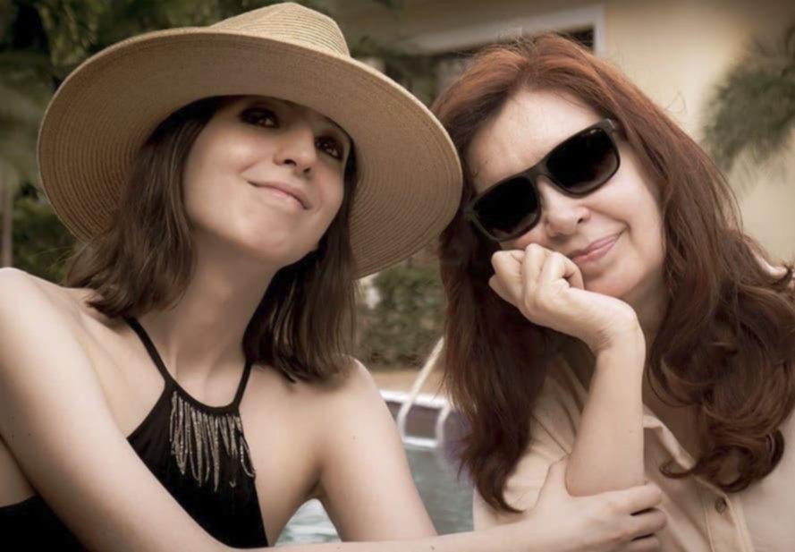 Cristina y la primera foto con su hija Florencia en Cuba