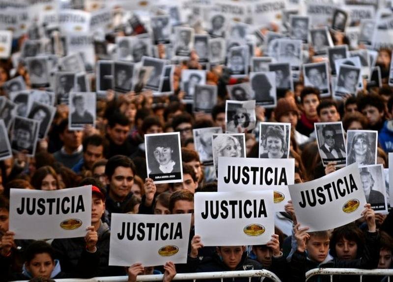 Estreno en la TV Pública: 300 horas de material de archivo intentan echar luz sobre la causa AMIA