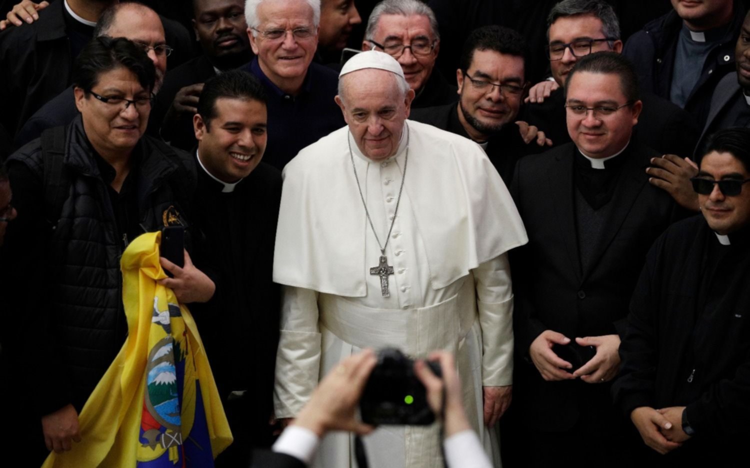 Por el momento, el Papa le cierra la puerta a la ordenación de hombres casados
