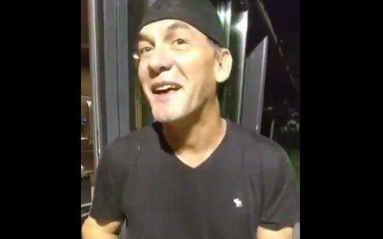 Con la muñeca intacta: Milanesio cumplió 55 años y en su fiesta clavó un triple impresionante