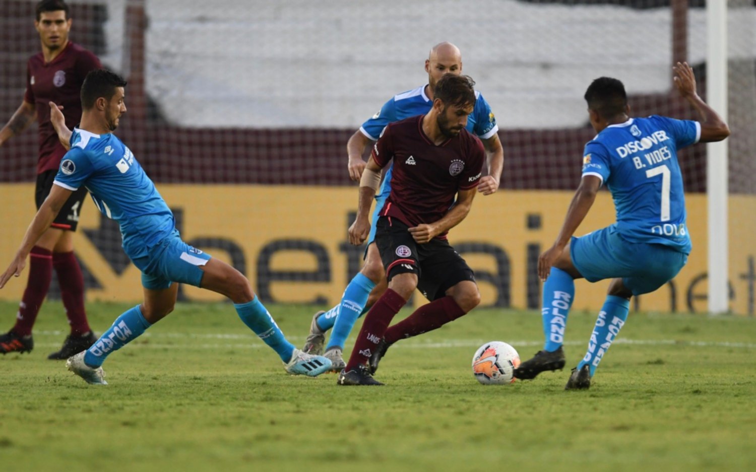 Lanús logró un amplio triunfo ante Universidad Católica de Ecuador