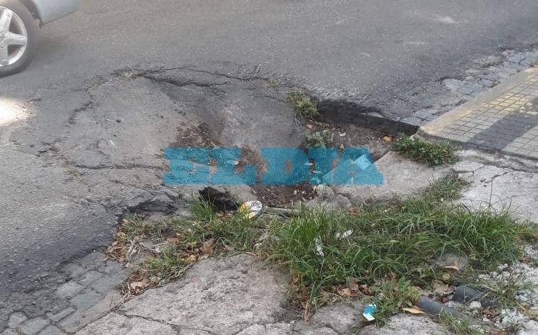 Alertan por bache peligroso en 41 y 7