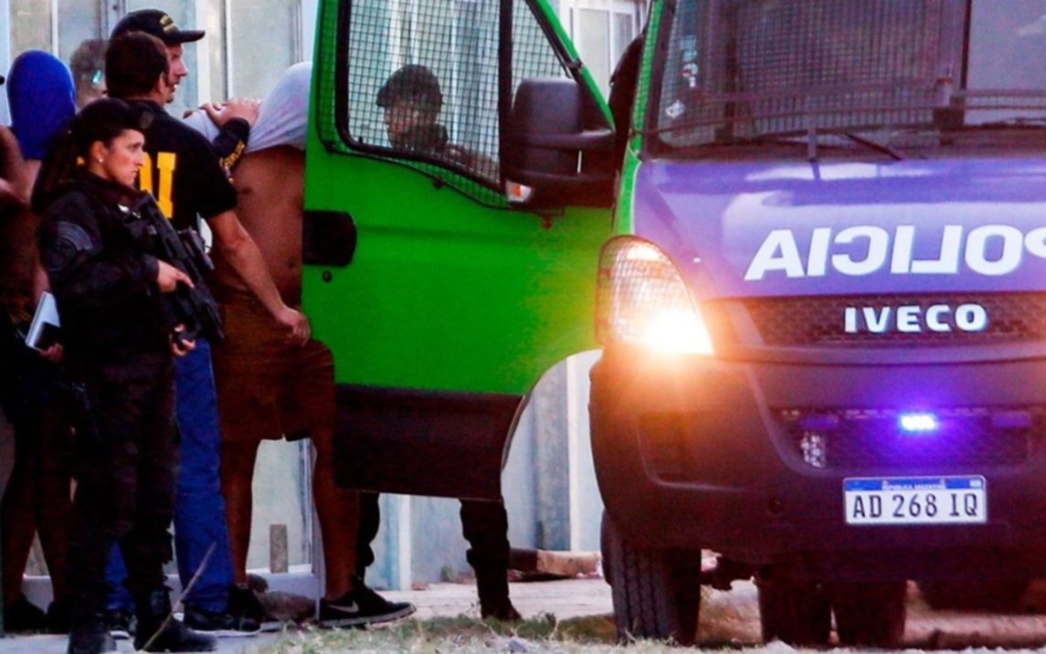 En un micro custodiado por dos patrullas, trasladarán a los imputados por el crimen de Báez