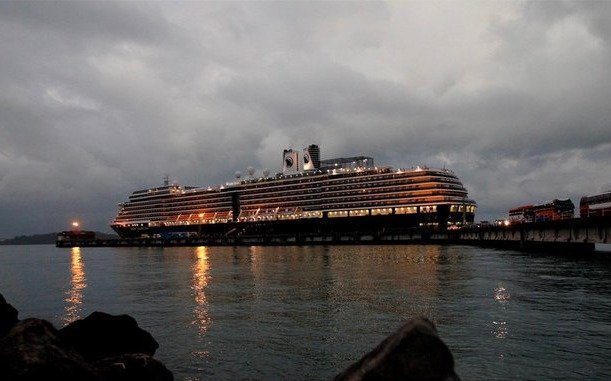 Una pasajera del crucero que atracó en Camboya con cinco argentinos tiene coronavirus