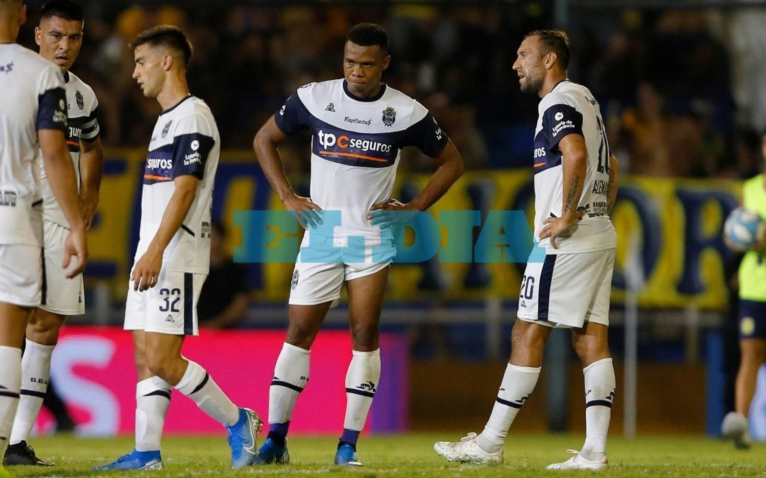 Fecha para el olvido: Gimnasia fue una sombra, perdió contra Central y el descenso lo agobia cada vez más