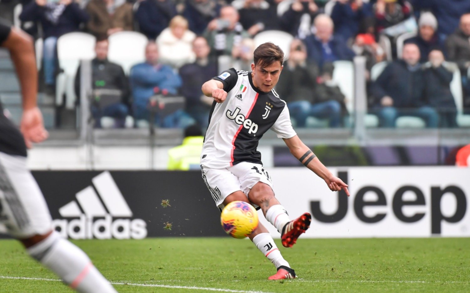 Triunfo y punta del Calcio para Juventus gracias a un gol magistral de Dybala